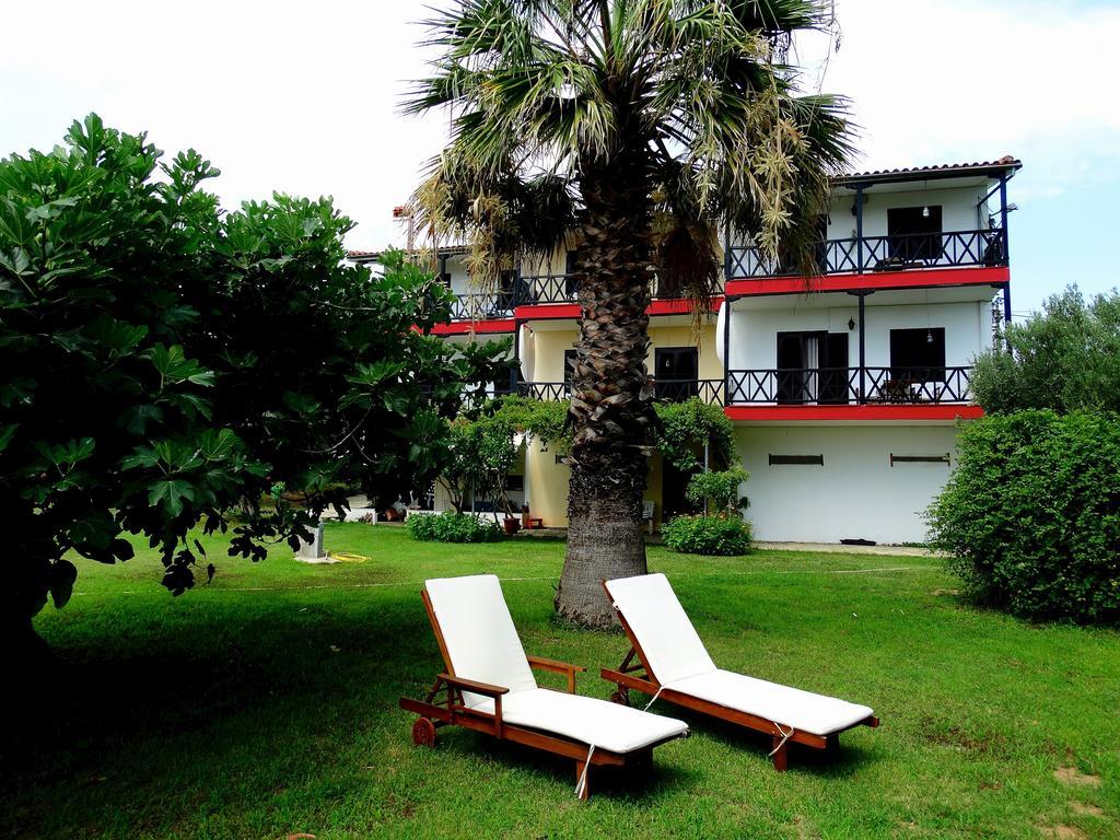 Apartments Karpetis A Green Paradise Psakoúdia Rom bilde