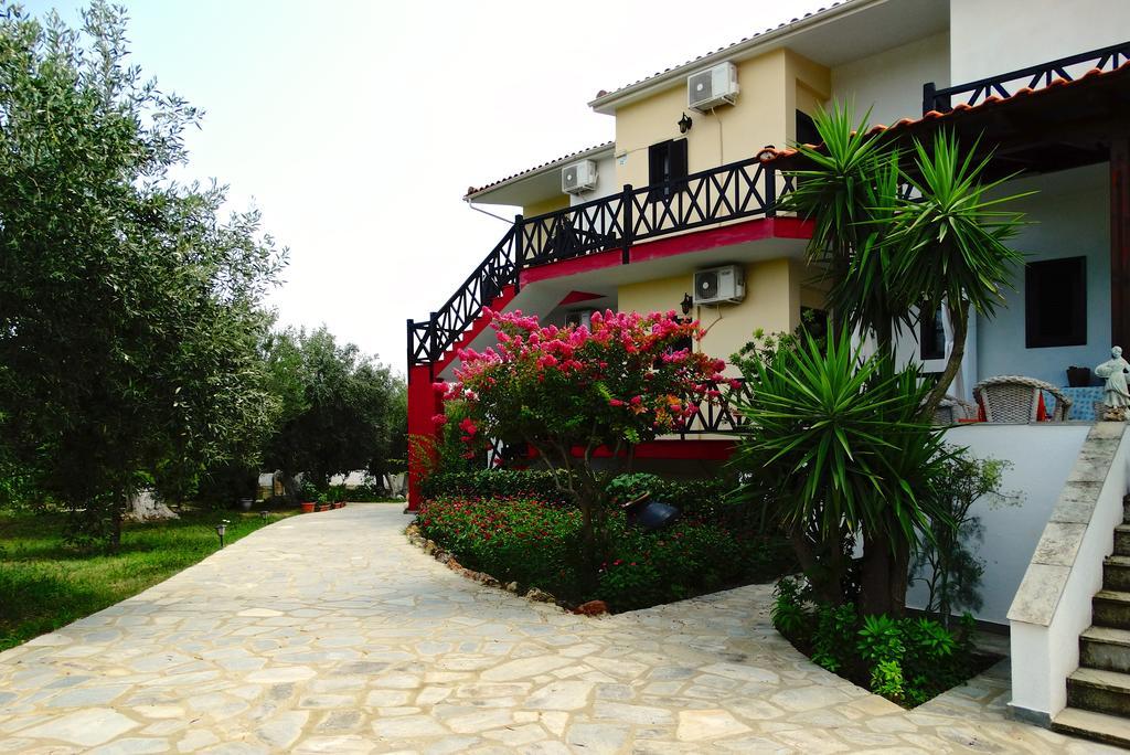 Apartments Karpetis A Green Paradise Psakoúdia Rom bilde